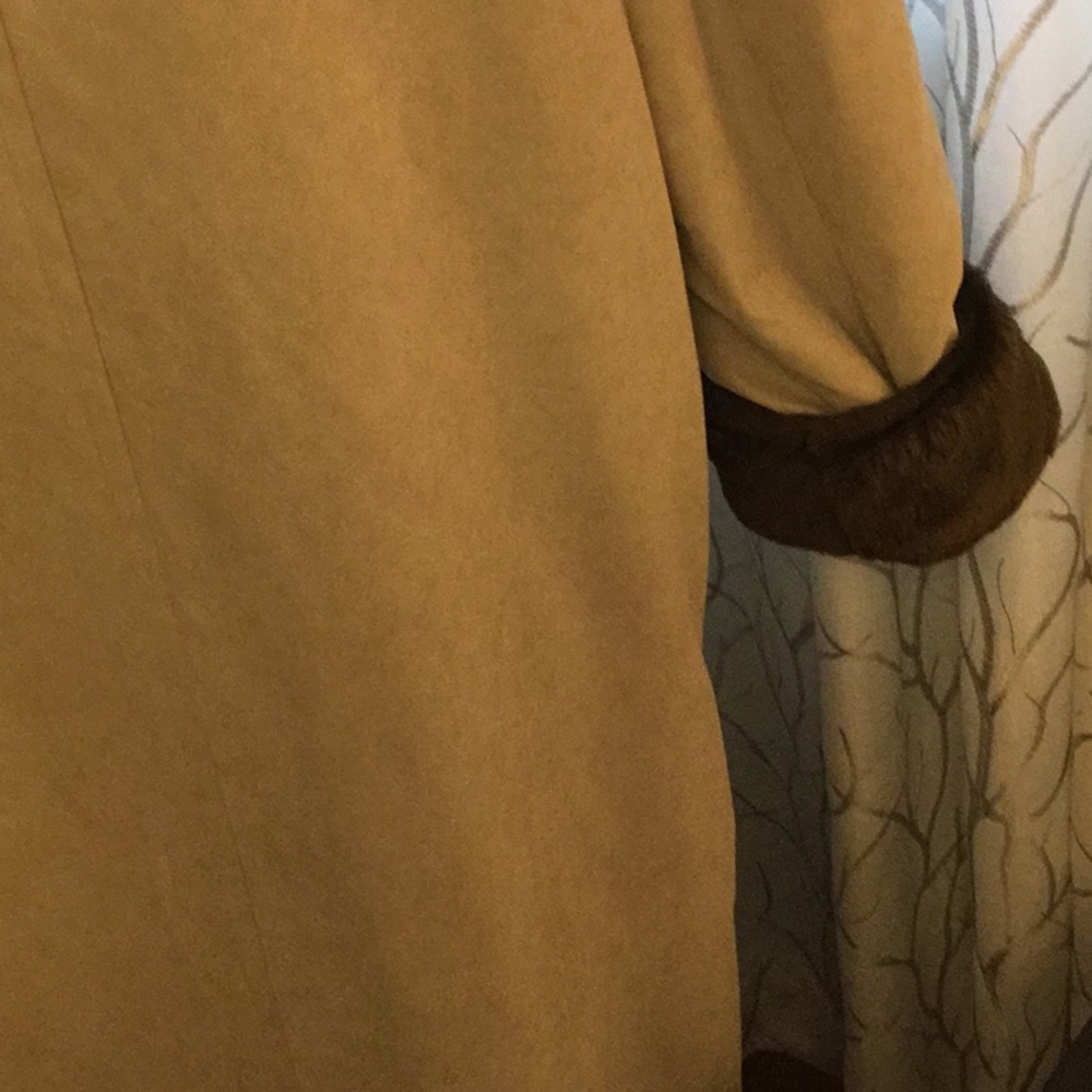 Reversibile coat with beige and brown faux fur - Picture 5 of 15